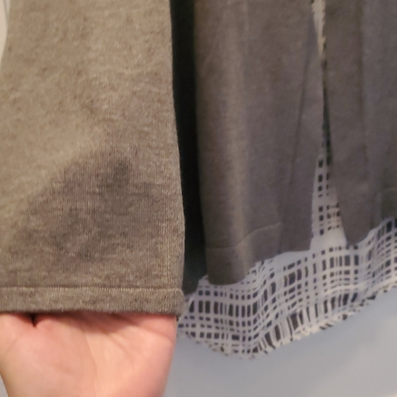 89th & Madison sweater with open back detail - Picture 8 of 12